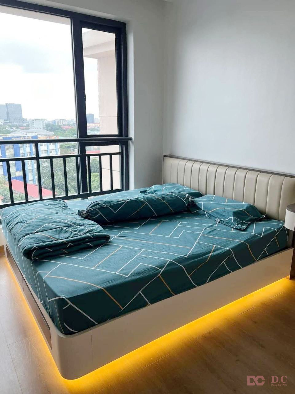 Downtown လမ်းမတော် မြို့နယ်ရှိ 24 hour မီးရ 3 bedroom Luxury Condo အငှါး